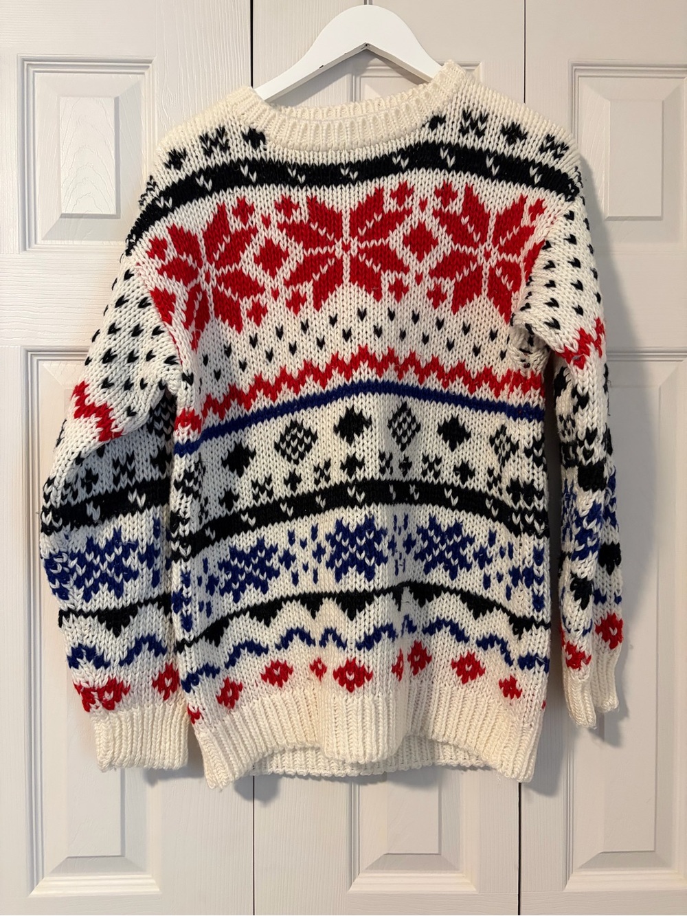 Apostrophe Cream Fair Isle Crewneck Sweater Red Blue & Black Motifs Sz Medium